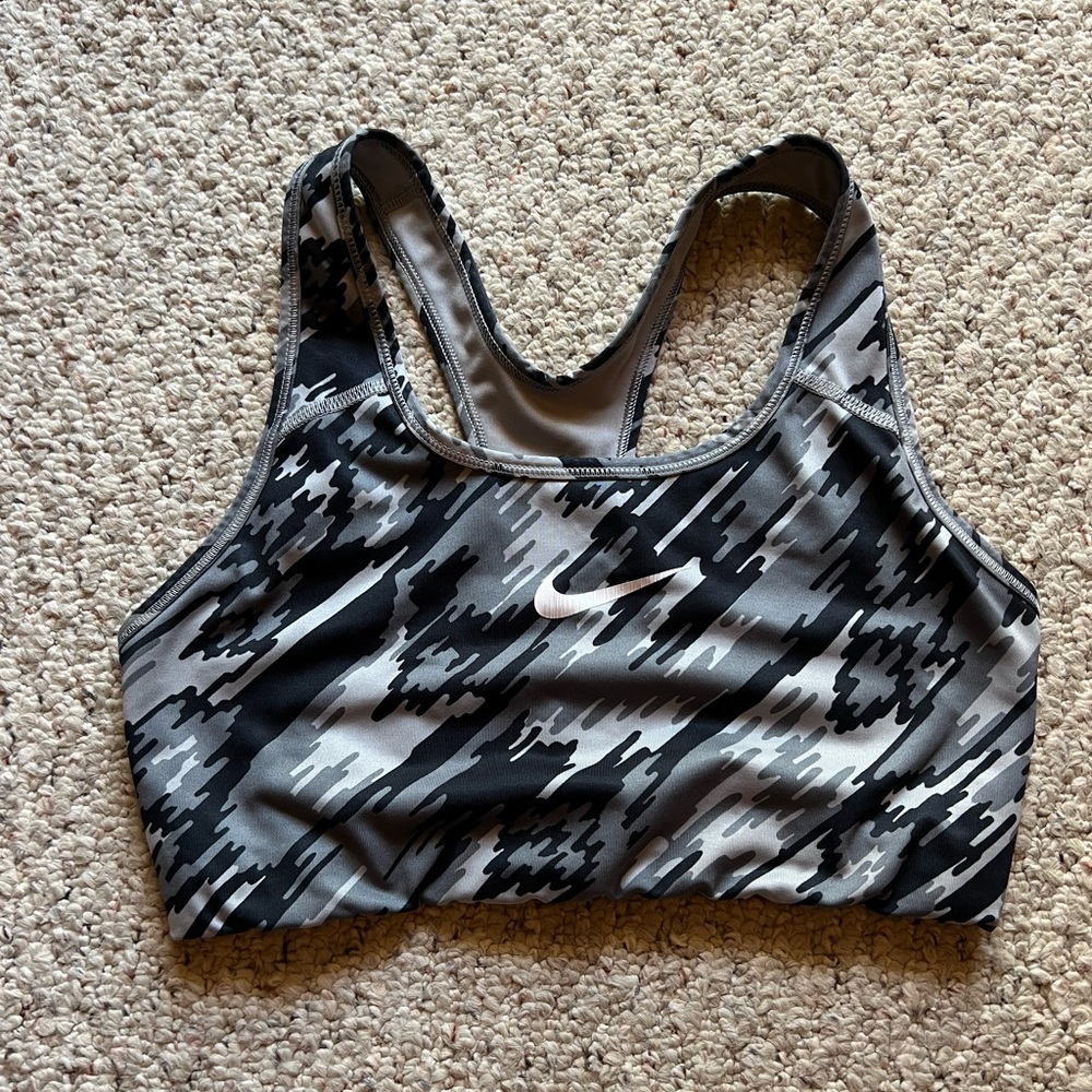 Nike Women's Camouflage Sports Bra in Black and Gray